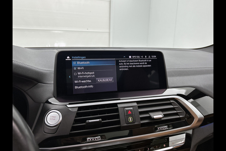 BMW X3 xDrive30e eDrive Edition Panoramadak / Trekhaak / Leder-Sport / Pdc+Camera / Stoel-Stuurverwarming / Harman Kardon / NL auto / Apk 09-2026