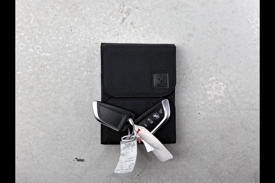 BMW X3 xDrive30e eDrive Edition Panoramadak / Trekhaak / Leder-Sport / Pdc+Camera / Stoel-Stuurverwarming / Harman Kardon / NL auto / Apk 09-2026