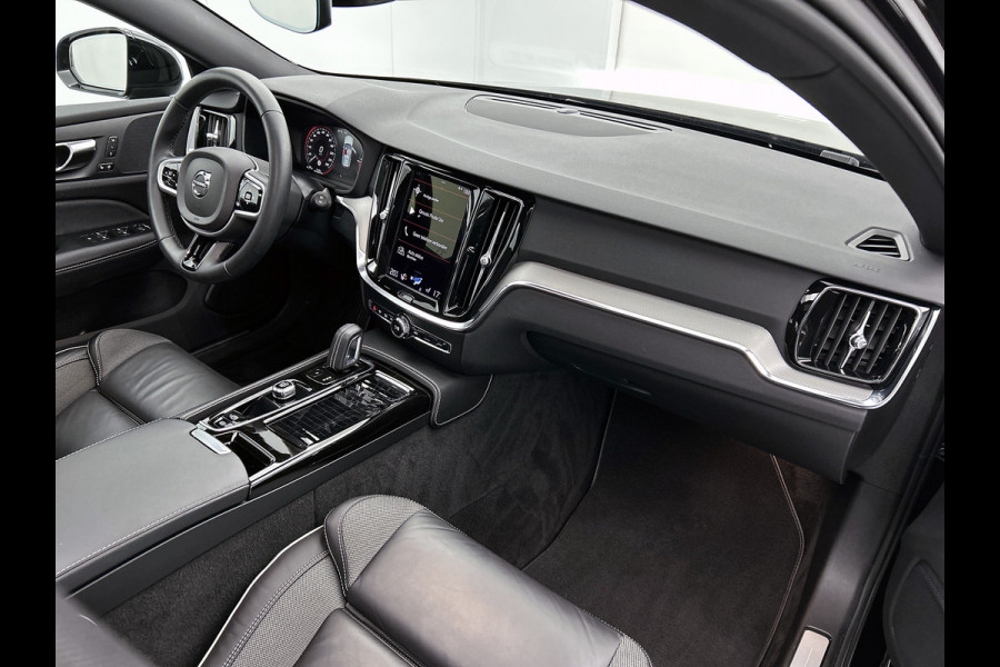 Volvo V60 2.0 T8 Hybride SOH 94% AWD R-Design / Panoramadak / Leder / Navigatie / Adap. Cruise / Pdc.V+A / Stuur- Stoelverwarming / Apk nieuw