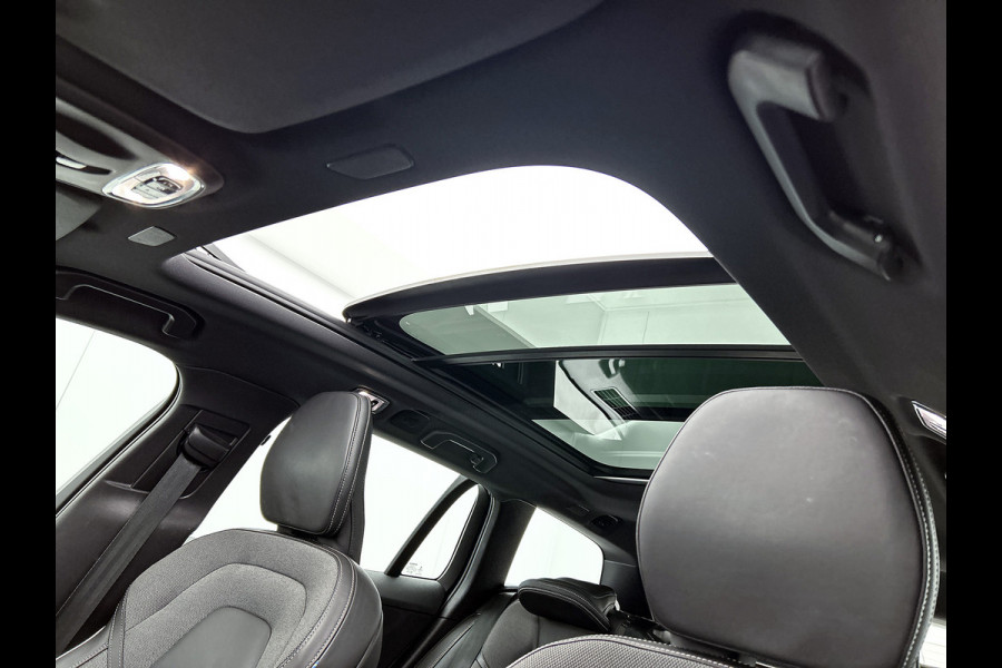 Volvo V60 2.0 T8 Hybride SOH 94% AWD R-Design / Panoramadak / Leder / Navigatie / Adap. Cruise / Pdc.V+A / Stuur- Stoelverwarming / Apk nieuw