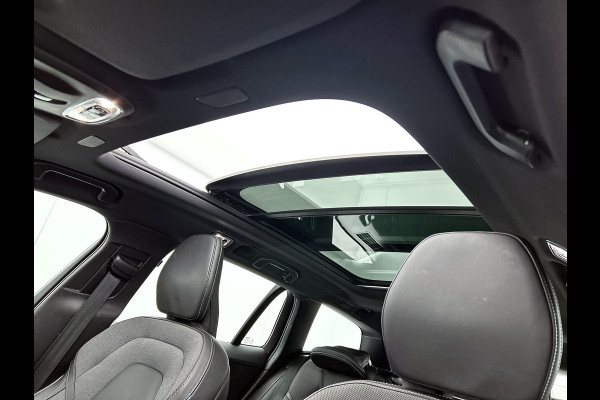 Volvo V60 2.0 T8 Hybride SOH 94% AWD R-Design / Panoramadak / Leder / Navigatie / Adap. Cruise / Pdc.V+A / Stuur- Stoelverwarming / Apk nieuw