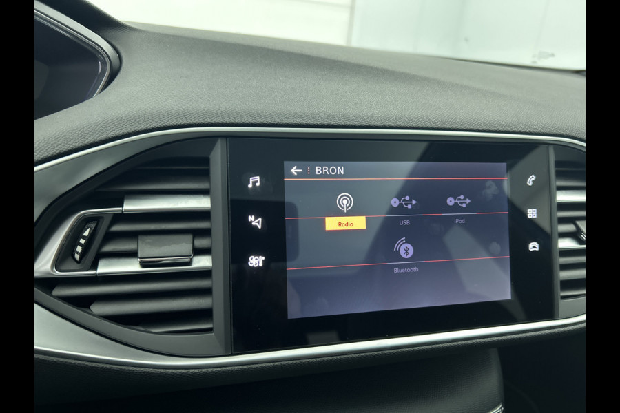 Peugeot 308 SW 1.2 131PK GT Automaat / Distributie vv.bij 102.000KM / Trekhaak / 1/2 Leder / Pdc+Camera / Navi./ Xenon / / Apk 06-2027