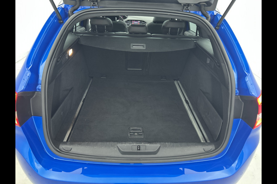 Peugeot 308 SW 1.2 131PK GT Automaat / Distributie vv.bij 102.000KM / Trekhaak / 1/2 Leder / Pdc+Camera / Navi./ Xenon / / Apk 06-2027