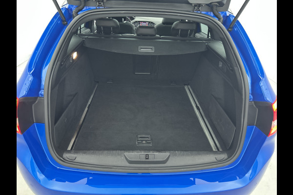 Peugeot 308 SW 1.2 131PK GT Automaat / Distributie vv.bij 102.000KM / Trekhaak / 1/2 Leder / Pdc+Camera / Navi./ Xenon / / Apk 06-2027