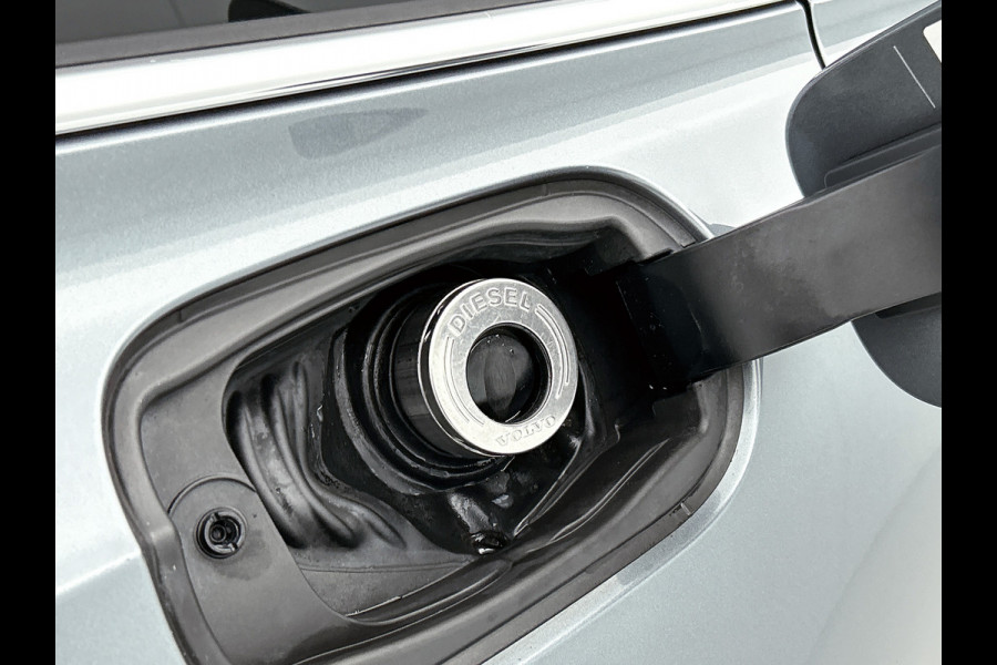 Volvo V90 D4 190PK Automaat Momentum / Navigatie / Adap-cruise / park-assist / Memory sportseats / leder int. / Trekhaak / 18" Lmv / Apk 04-2026