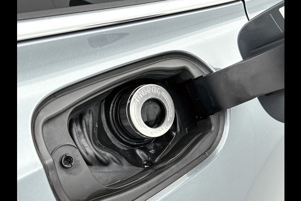 Volvo V90 D4 190PK Automaat Momentum / Navigatie / Adap-cruise / park-assist / Memory sportseats / leder int. / Trekhaak / 18" Lmv / Apk 04-2026