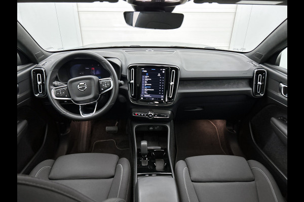 Volvo C40 Recharge Plus 69 kWh SOH 95% / Panoramadak / Trekhaak / Camera / Stoel-Stuurverwarming / Navigatie / Radio-multimedia / Apk 01-2027