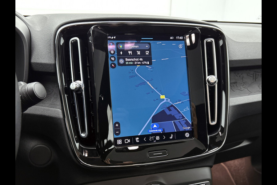 Volvo C40 Recharge Plus 69 kWh SOH 95% / Panoramadak / Trekhaak / Camera / Stoel-Stuurverwarming / Navigatie / Radio-multimedia / Apk 01-2027