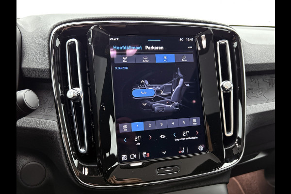 Volvo C40 Recharge Plus 69 kWh SOH 95% / Panoramadak / Trekhaak / Camera / Stoel-Stuurverwarming / Navigatie / Radio-multimedia / Apk 01-2027