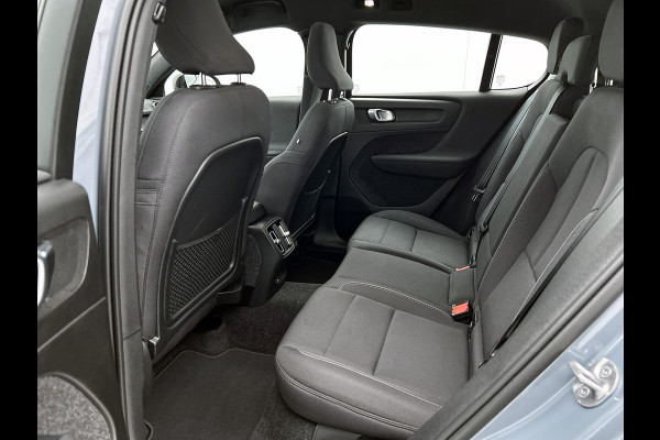 Volvo C40 Recharge Plus 69 kWh SOH 95% / Panoramadak / Trekhaak / Camera / Stoel-Stuurverwarming / Navigatie / Radio-multimedia / Apk 01-2027