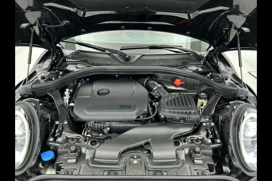 MINI Clubman 1.5 136Pk Automaat Cooper Edition / Panoramadak / Airco-ecc./ Navigatie / Leder / Xenon / Apk 08-2026