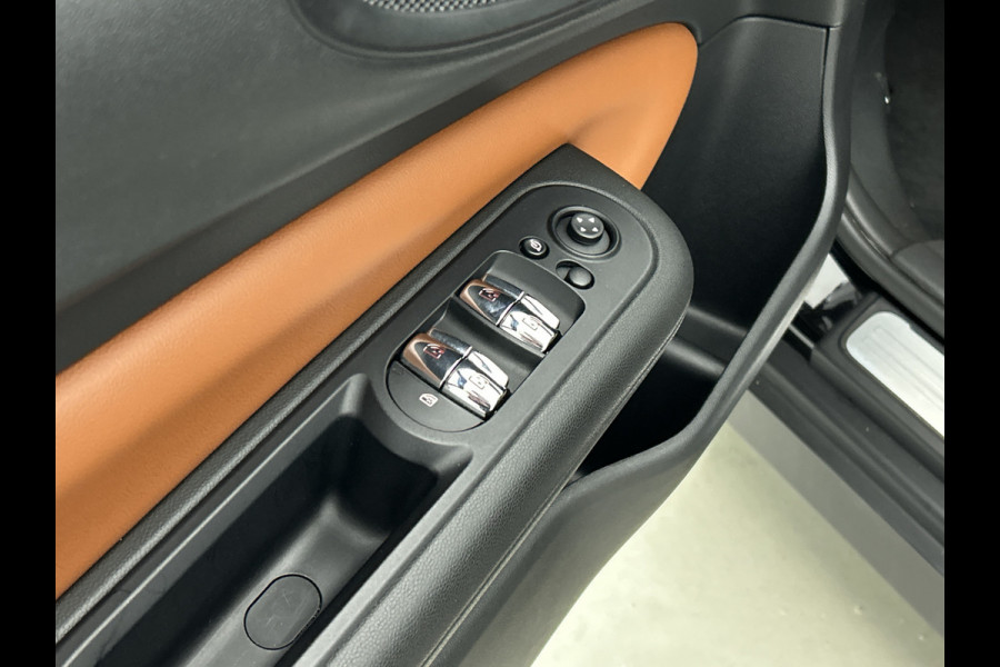 MINI Clubman 1.5 136Pk Automaat Cooper Edition / Panoramadak / Airco-ecc./ Navigatie / Leder / Xenon / Apk 08-2026
