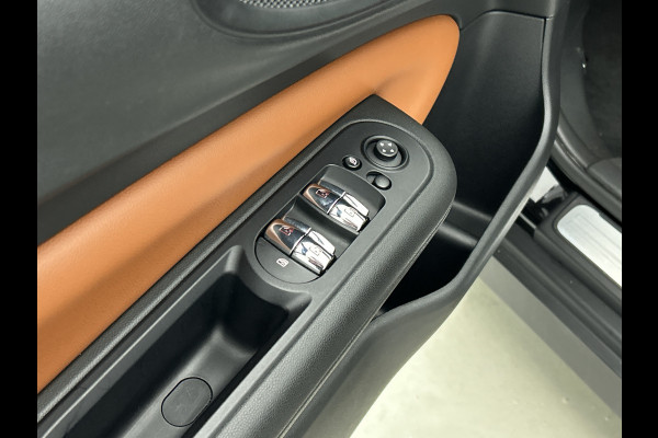 MINI Clubman 1.5 136Pk Automaat Cooper Edition / Panoramadak / Airco-ecc./ Navigatie / Leder / Xenon / Apk 08-2026