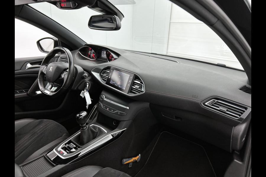 Peugeot 308 SW 1.5 HDi 131PK GT-Line / Drivers Sport Pack / Trekhaak / 1/2 Leder / Panoramadak / Pdc.V+A / Xenon / Navigatie / / Apk 11-2026