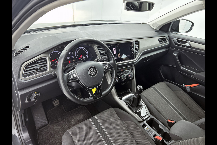 Volkswagen T-Roc 1.0 TSI Style / Navi / Adap-cruise / Trekhaak / Roofrail / Lmv 16" / Multimedia / Apk 02-2026