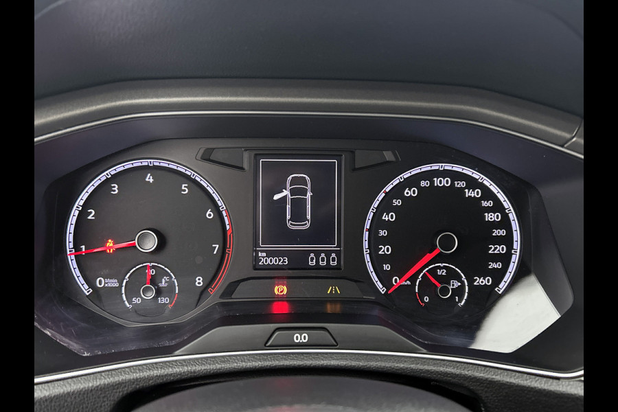 Volkswagen T-Roc 1.0 TSI Style / Navi / Adap-cruise / Trekhaak / Roofrail / Lmv 16" / Multimedia / Apk 02-2026