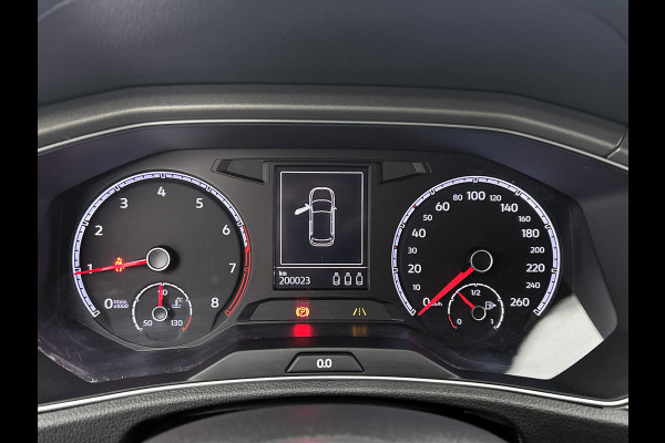 Volkswagen T-Roc 1.0 TSI Style / Navi / Adap-cruise / Trekhaak / Roofrail / Lmv 16" / Multimedia / Apk 02-2026