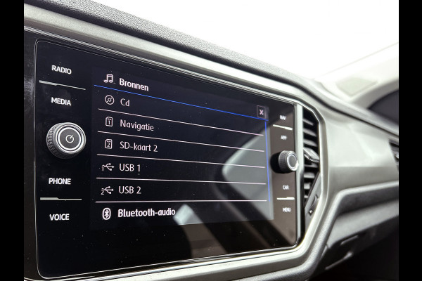 Volkswagen T-Roc 1.0 TSI Style / Navi / Adap-cruise / Trekhaak / Roofrail / Lmv 16" / Multimedia / Apk 02-2026