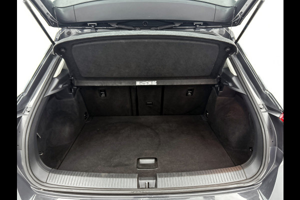 Volkswagen T-Roc 1.0 TSI Style / Navi / Adap-cruise / Trekhaak / Roofrail / Lmv 16" / Multimedia / Apk 02-2026