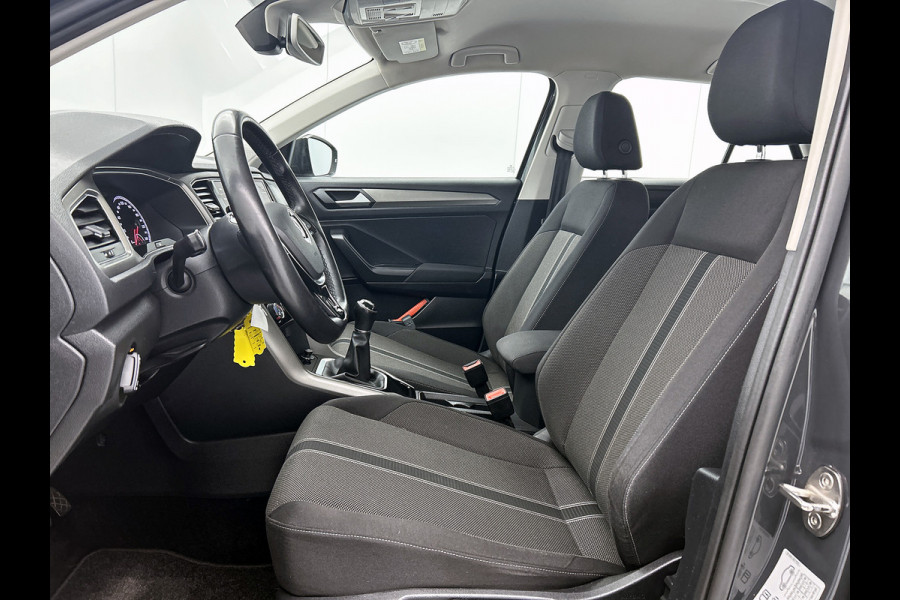 Volkswagen T-Roc 1.0 TSI Style / Navi / Adap-cruise / Trekhaak / Roofrail / Lmv 16" / Multimedia / Apk 02-2026