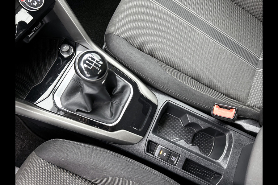 Volkswagen T-Roc 1.0 TSI Style / Navi / Adap-cruise / Trekhaak / Roofrail / Lmv 16" / Multimedia / Apk 02-2026