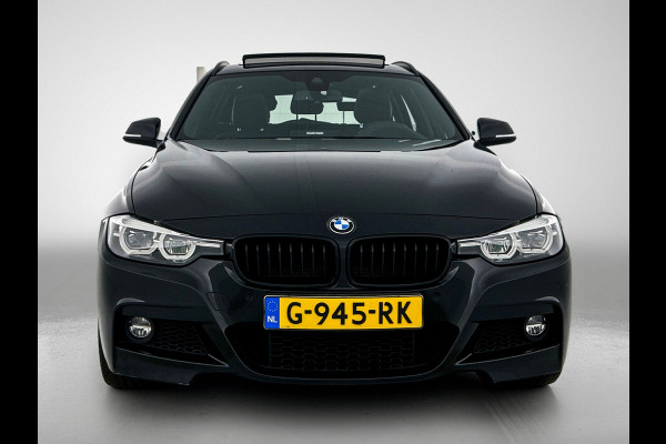BMW 3 Serie Touring 318i M Sport Automaat Corporate / Panoramadak / Leder-sport / Camera / Navigatie / M-Sport plus - Parking - Media Pack / Apk nieuw