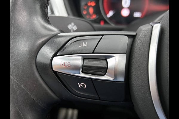 BMW 3 Serie Touring 318i M Sport Automaat Corporate / Panoramadak / Leder-sport / Camera / Navigatie / M-Sport plus - Parking - Media Pack / Apk nieuw