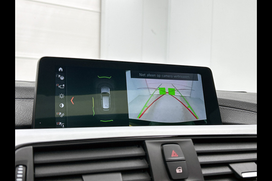 BMW 3 Serie Touring 318i M Sport Automaat Corporate / Panoramadak / Leder-sport / Camera / Navigatie / M-Sport plus - Parking - Media Pack / Apk nieuw