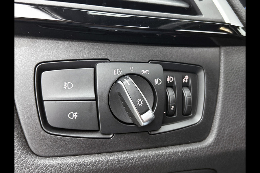 BMW 3 Serie Touring 318i M Sport Automaat Corporate / Panoramadak / Leder-sport / Camera / Navigatie / M-Sport plus - Parking - Media Pack / Apk nieuw