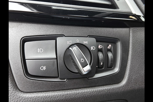 BMW 3 Serie Touring 318i M Sport Automaat Corporate / Panoramadak / Leder-sport / Camera / Navigatie / M-Sport plus - Parking - Media Pack / Apk nieuw