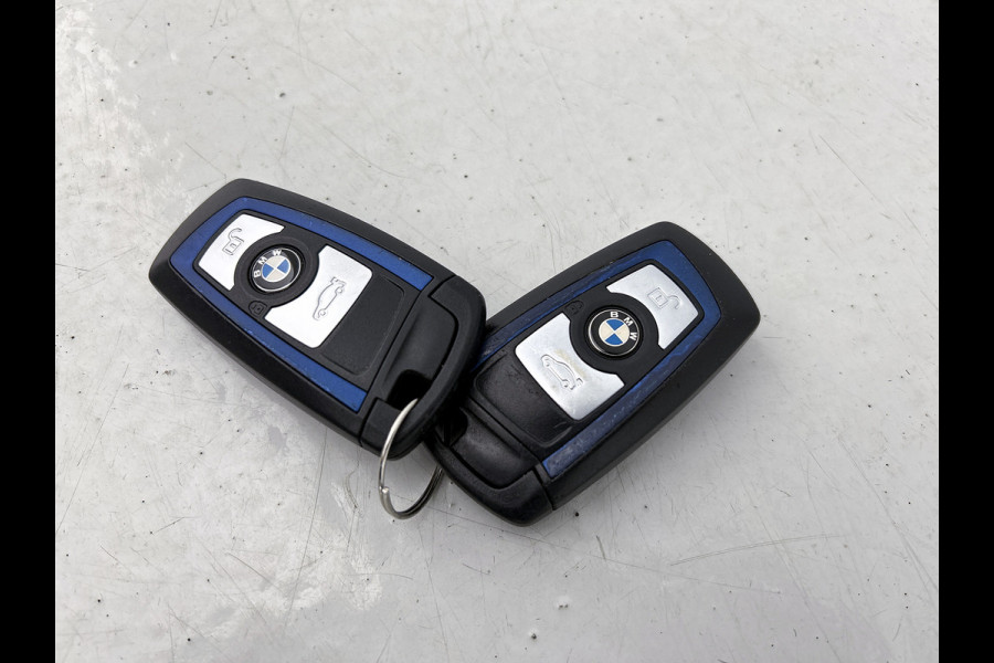 BMW 3 Serie Touring 318i M Sport Automaat Corporate / Panoramadak / Leder-sport / Camera / Navigatie / M-Sport plus - Parking - Media Pack / Apk nieuw