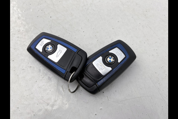 BMW 3 Serie Touring 318i M Sport Automaat Corporate / Panoramadak / Leder-sport / Camera / Navigatie / M-Sport plus - Parking - Media Pack / Apk nieuw