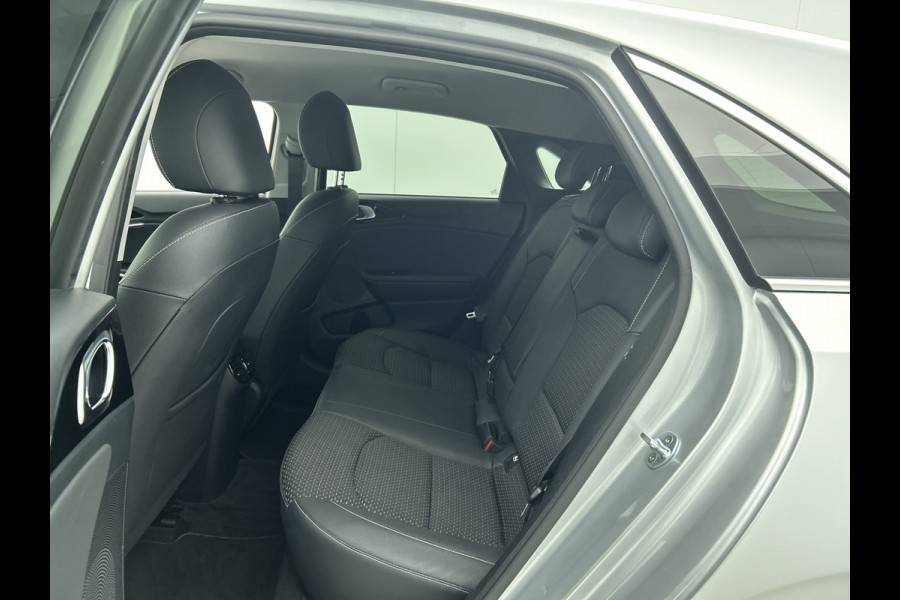 Kia Ceed 1.4 T-GDi 141PK Automaat Dynamic PlusLine - 5Drs. / Airco / Adap-cruise / Lmv 16"/ stoel+stuur verw. / Navigatie / Apk 05-2026