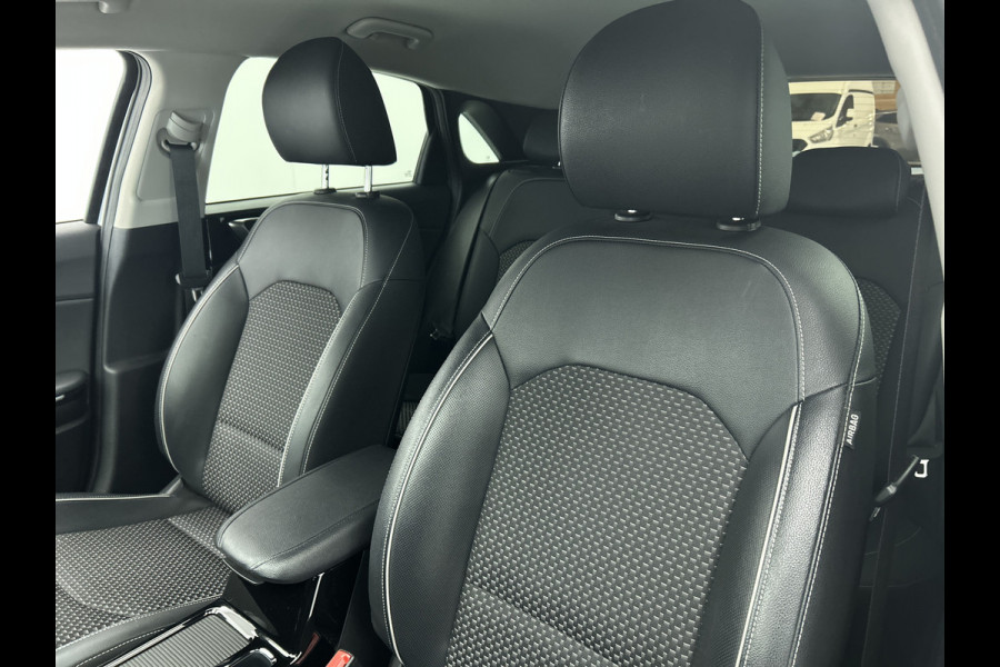 Kia Ceed 1.4 T-GDi 141PK Automaat Dynamic PlusLine - 5Drs. / Airco / Adap-cruise / Lmv 16"/ stoel+stuur verw. / Navigatie / Apk 05-2026
