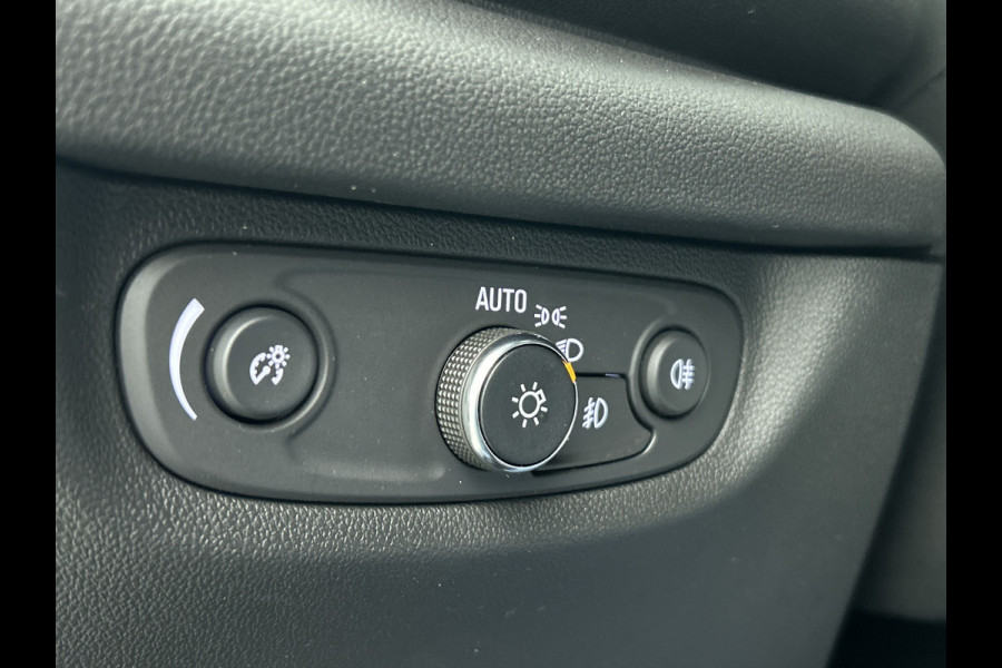 Opel Insignia Sports Tourer 1.5 CDTI 123PK Business Elegance / Leder / Trekhaak / Camera / Stoel-Stuurverwarming / Xenon / Airco-ecc. / Apk 01-2026