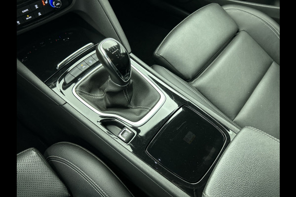 Opel Insignia Sports Tourer 1.5 CDTI 123PK Business Elegance / Leder / Trekhaak / Camera / Stoel-Stuurverwarming / Xenon / Airco-ecc. / Apk 01-2026