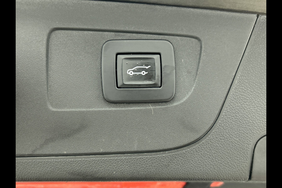 Opel Insignia Sports Tourer 1.5 CDTI 123PK Business Elegance / Leder / Trekhaak / Camera / Stoel-Stuurverwarming / Xenon / Airco-ecc. / Apk 01-2026