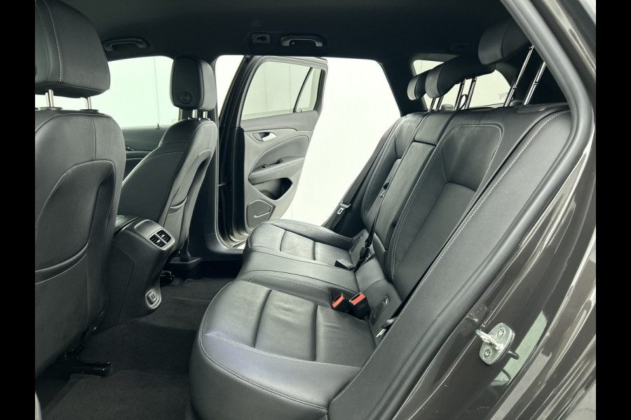 Opel Insignia Sports Tourer 1.5 CDTI 123PK Business Elegance / Leder / Trekhaak / Camera / Stoel-Stuurverwarming / Xenon / Airco-ecc. / Apk 01-2026