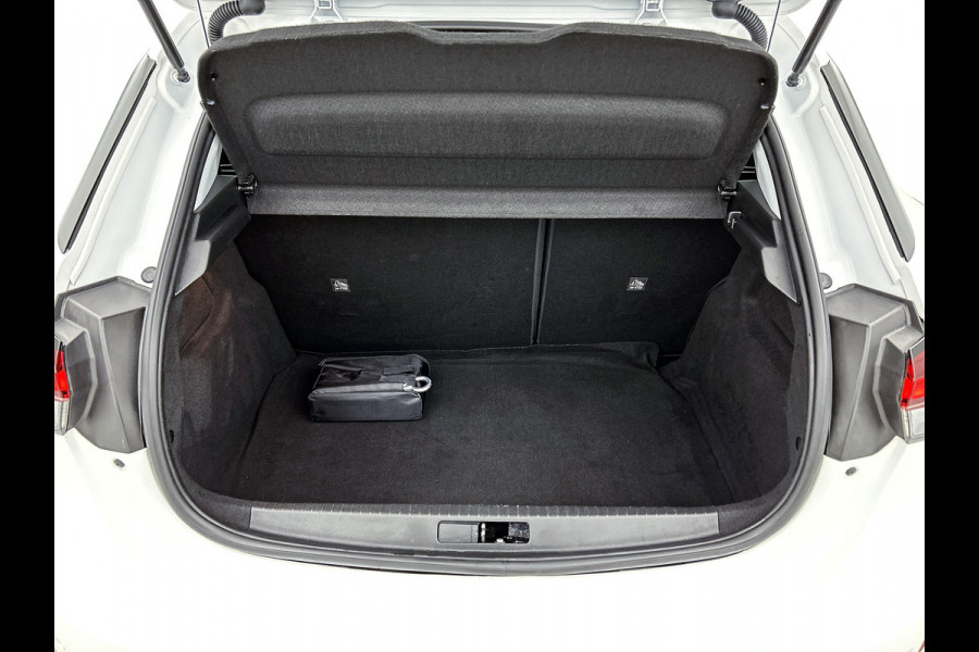 Opel Corsa 1.2 Edition / Trekhaak / Distributie bij 104dkm.vervangen / Airco / Pdc. / Navigatie / Edition+Licht-Zicht Pakket / Apk 03-2027