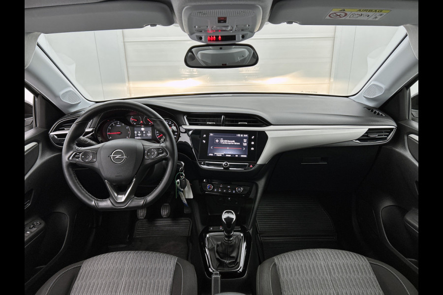 Opel Corsa 1.2 Edition / Trekhaak / Distributie bij 104dkm.vervangen / Airco / Pdc. / Navigatie / Edition+Licht-Zicht Pakket / Apk 03-2027