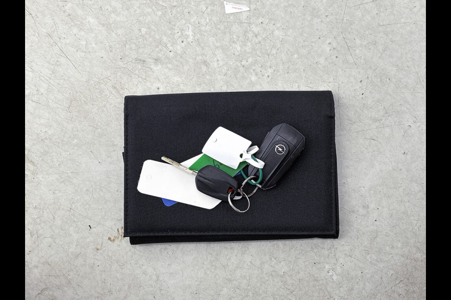 Opel Corsa 1.2 Edition / Trekhaak / Distributie bij 104dkm.vervangen / Airco / Pdc. / Navigatie / Edition+Licht-Zicht Pakket / Apk 03-2027