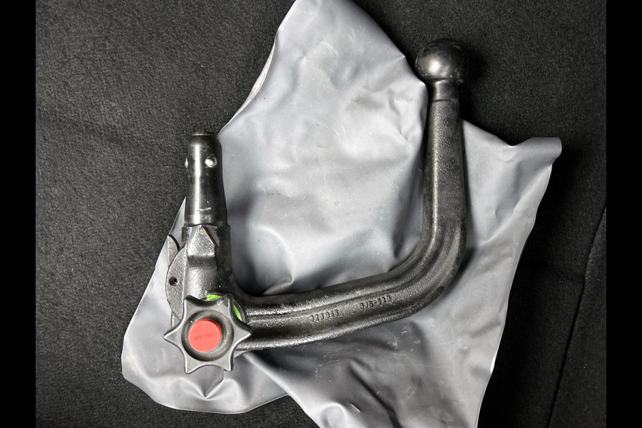 Peugeot 208 1.5 HDi Blue Allure / Trekhaak / Airco-ecc./ Xenon / Pdc.+Camera / Navigatie / Radio-multimedia / Apk 05-2026