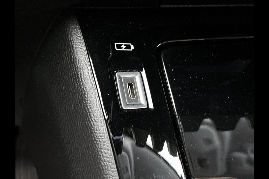 Peugeot 208 1.5 HDi Blue Allure / Trekhaak / Airco-ecc./ Xenon / Pdc.+Camera / Navigatie / Radio-multimedia / Apk 05-2026