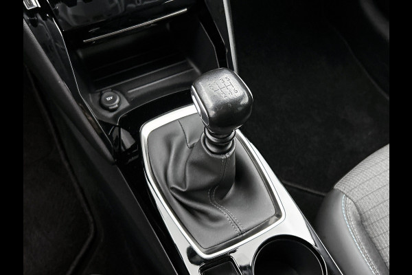 Peugeot 208 1.5 HDi Blue Allure / Trekhaak / Airco-ecc./ Xenon / Pdc.+Camera / Navigatie / Radio-multimedia / Apk 05-2026