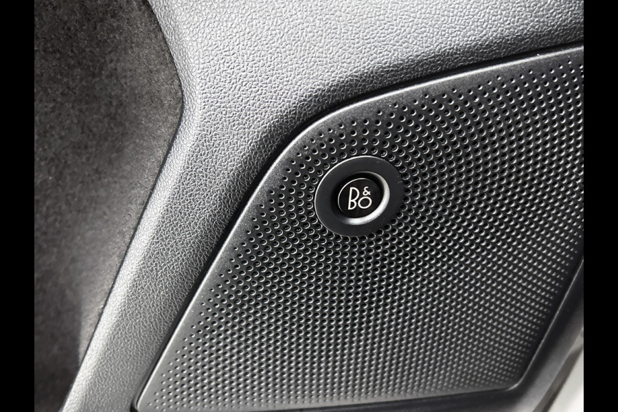 Ford Focus 1.5 Automaat 150PK Active X 5Drs. / Panorama dak / B&O Audio / Pdc.+Camera / Navigatie / Airco-ecc. / Apk 01-2027