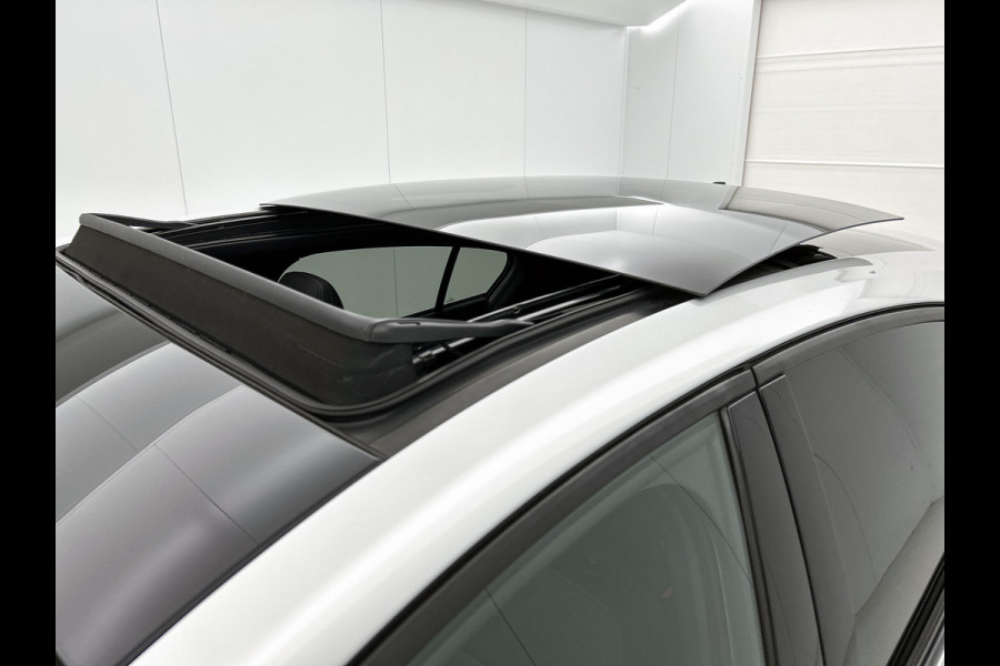 Ford Focus 1.5 Automaat 150PK Active X 5Drs. / Panorama dak / B&O Audio / Pdc.+Camera / Navigatie / Airco-ecc. / Apk 01-2027