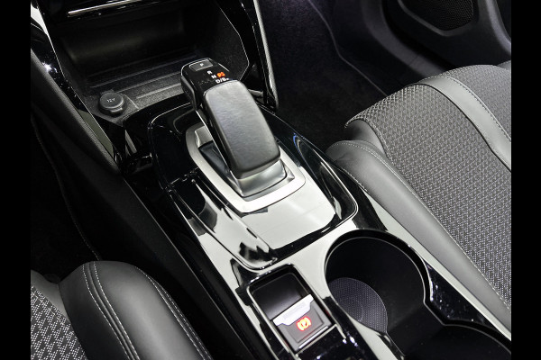 Peugeot e-2008 GT 100KW / 50 kWh SOH 90% / Navigatie / Pdc.+Camera / Airco-ecc. / Apk 10-2027