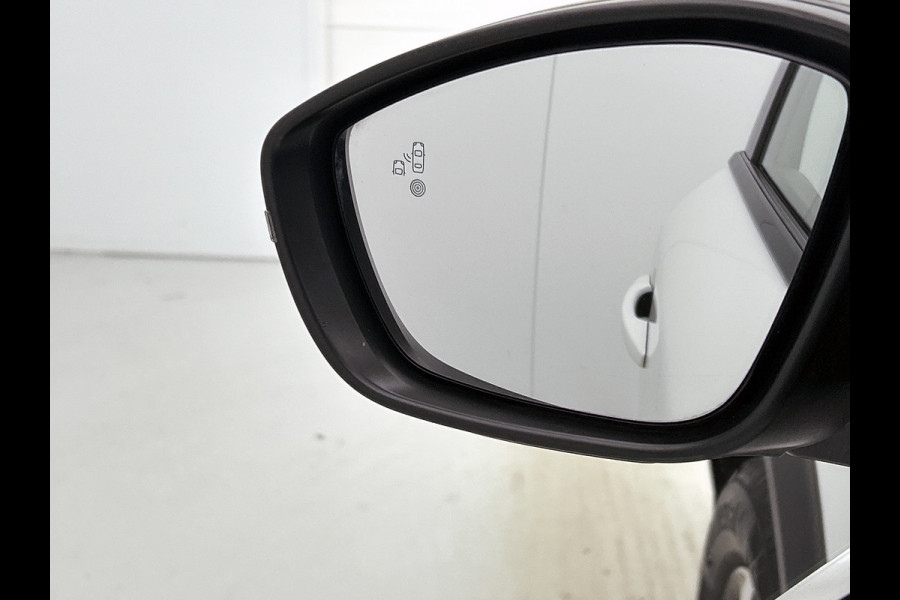 Peugeot e-2008 GT 100KW / 50 kWh SOH 90% / Navigatie / Pdc.+Camera / Airco-ecc. / Apk 10-2027
