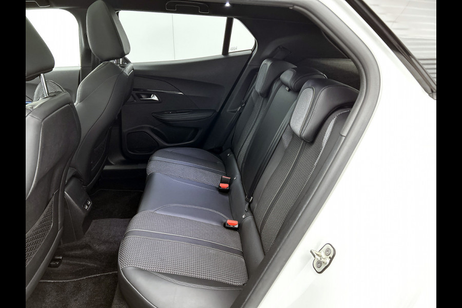 Peugeot e-2008 GT 100KW / 50 kWh SOH 90% / Navigatie / Pdc.+Camera / Airco-ecc. / Apk 10-2027