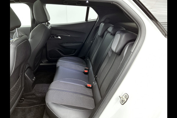 Peugeot e-2008 GT 100KW / 50 kWh SOH 90% / Navigatie / Pdc.+Camera / Airco-ecc. / Apk 10-2027